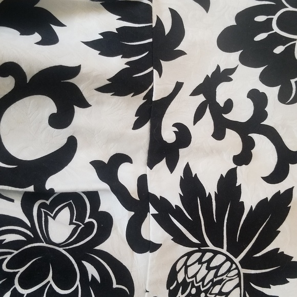 White House Black Market Skirt - Picture 2 of 3